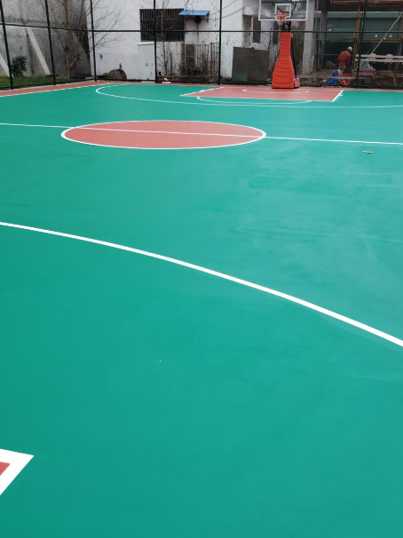 湘西 球场长期使用易出现地面开裂